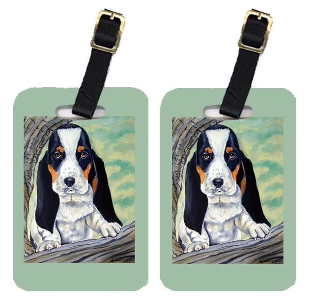 Pair of 2 Basset Hound at the tree Luggage Tags by Caroline's Treasures