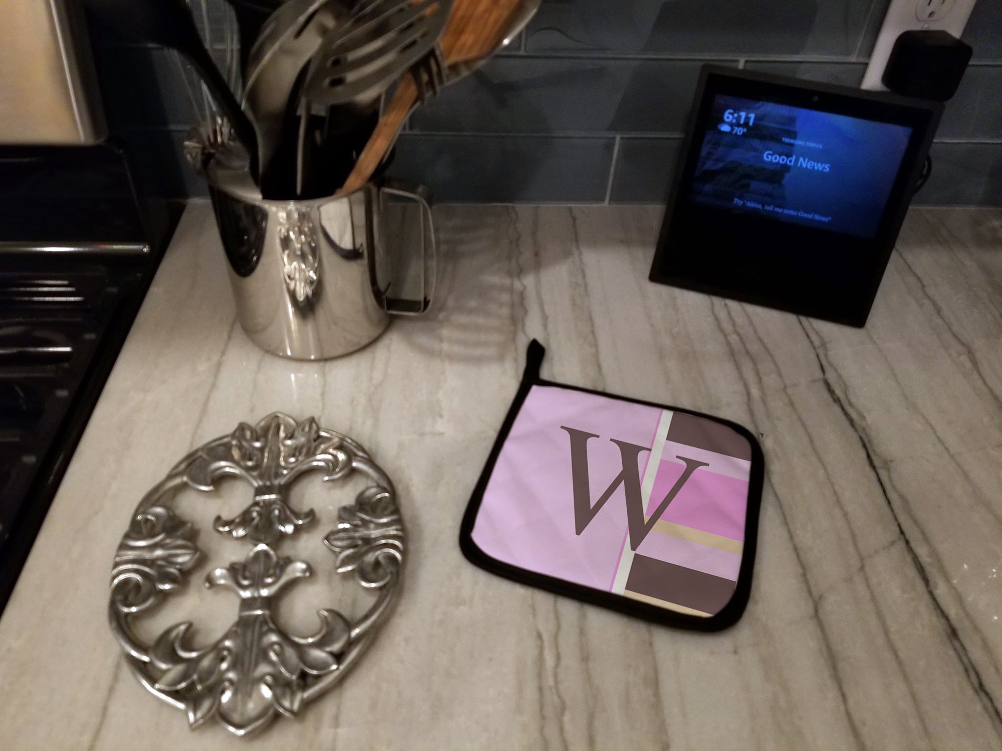 Caroline's Treasures Letter W Initial Monogram - Pink Stripes Pot Holders - Set of 2 - Heat-Resistant Kitchen Essentials