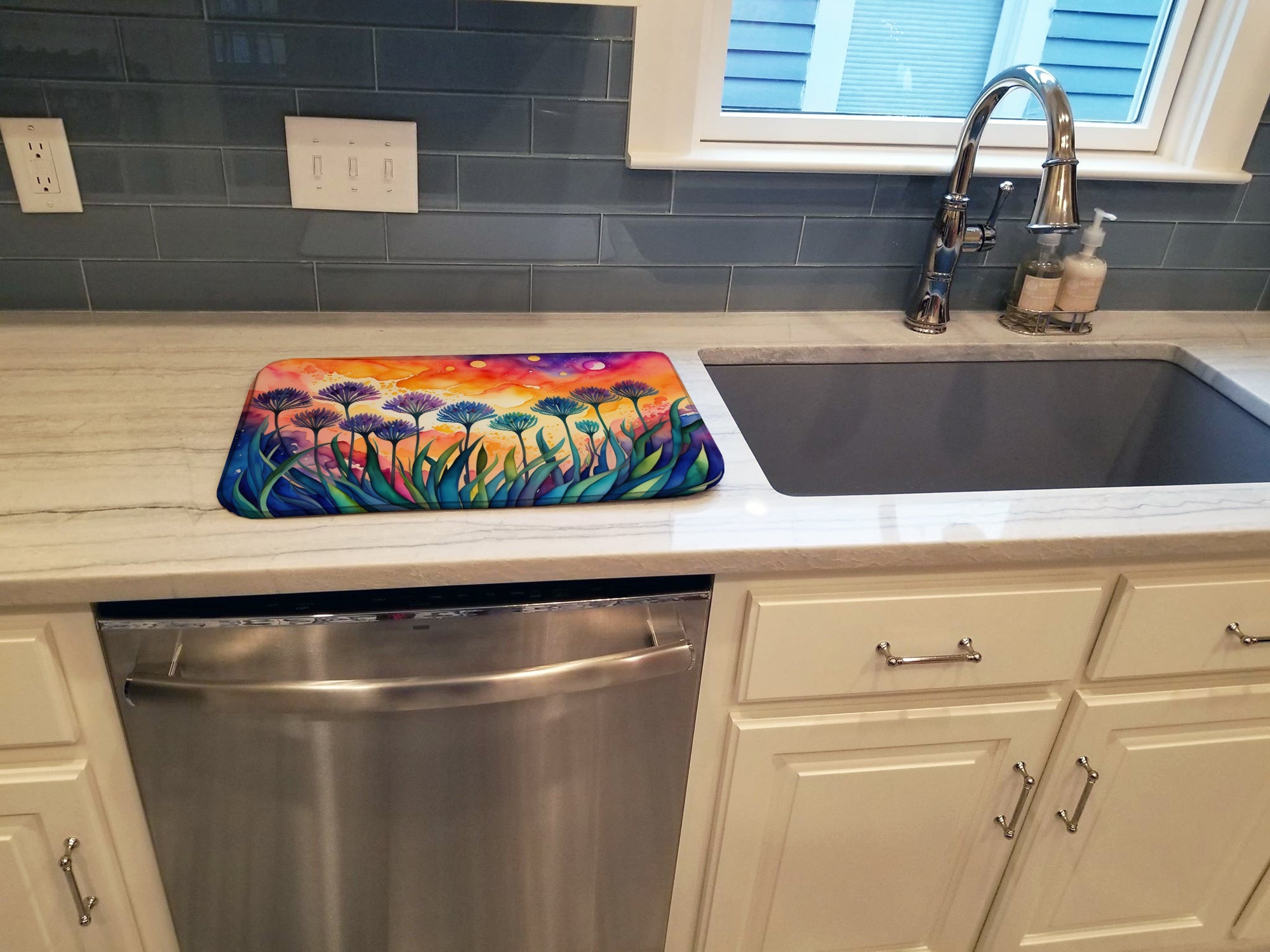 Caroline's Treasures Agapanthus in Color Dish Drying Mat