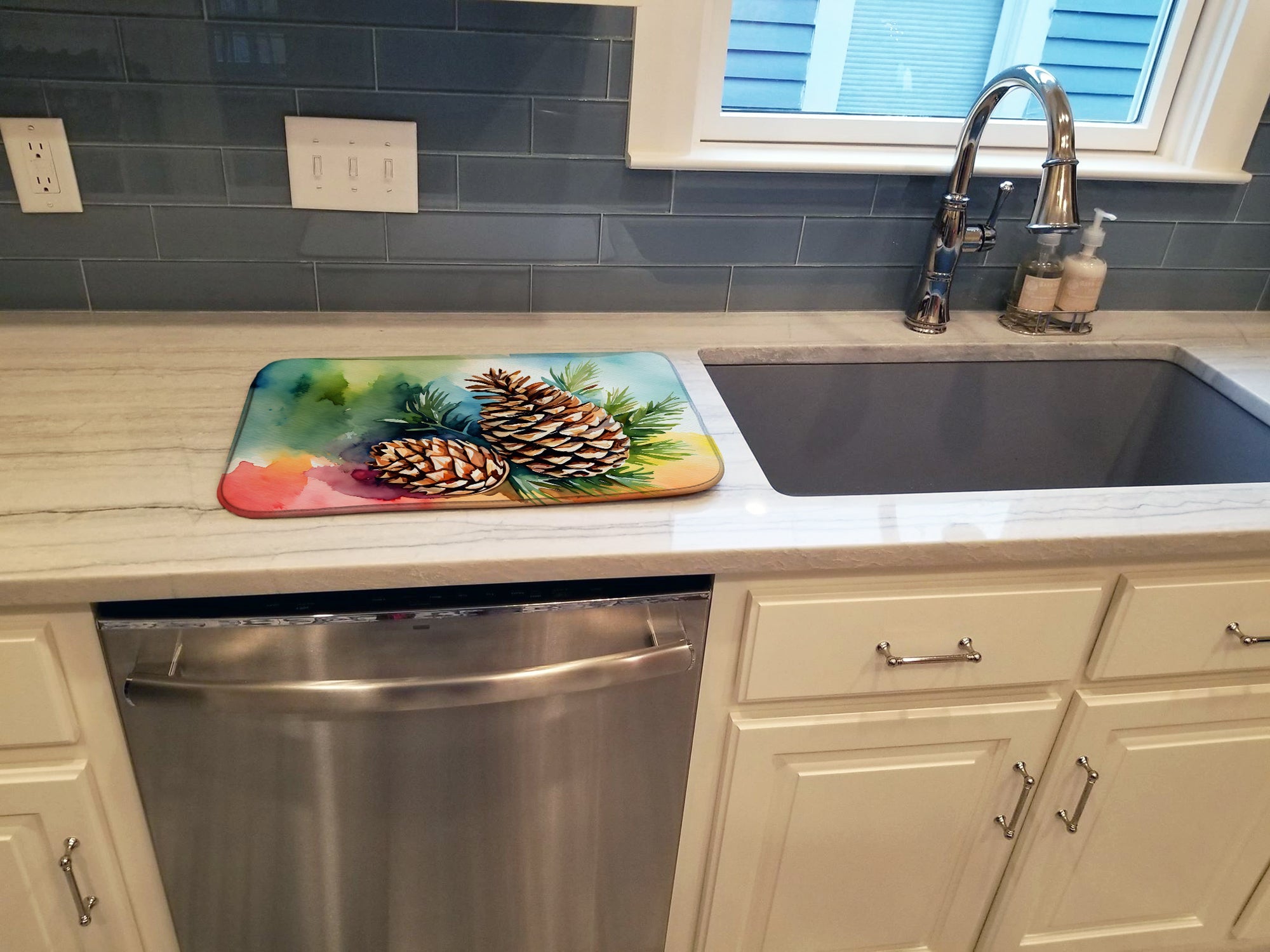 Caroline's Treasures Maine White Pine Cone and Tassels in Watercolor Dish Drying Mat