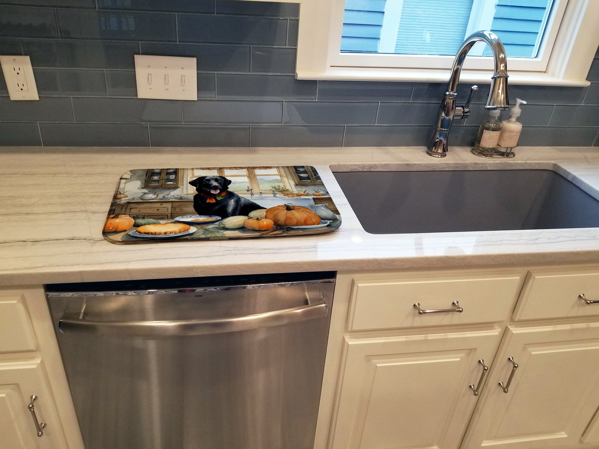 Caroline's Treasures Black Lab Fall Kitchen Pumpkins Dish Drying Mat