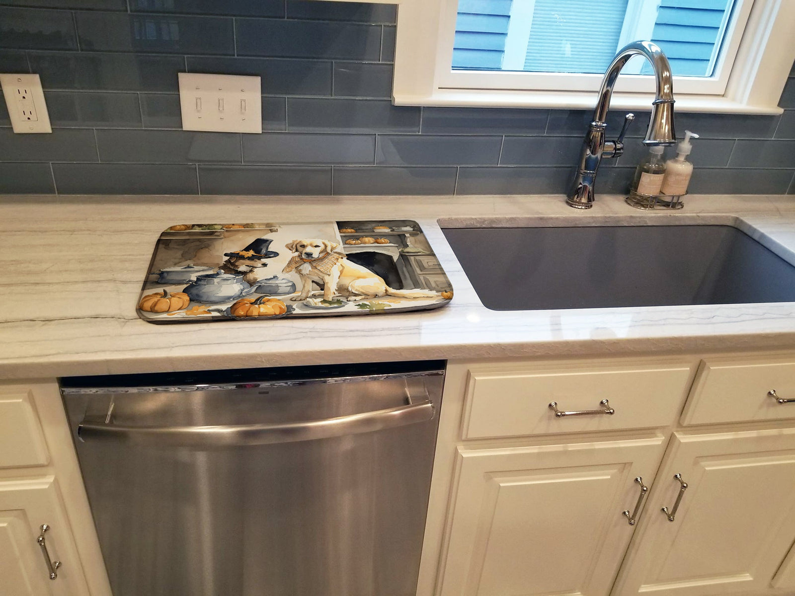 Caroline's Treasures Yellow Lab Fall Kitchen Pumpkins Dish Drying Mat