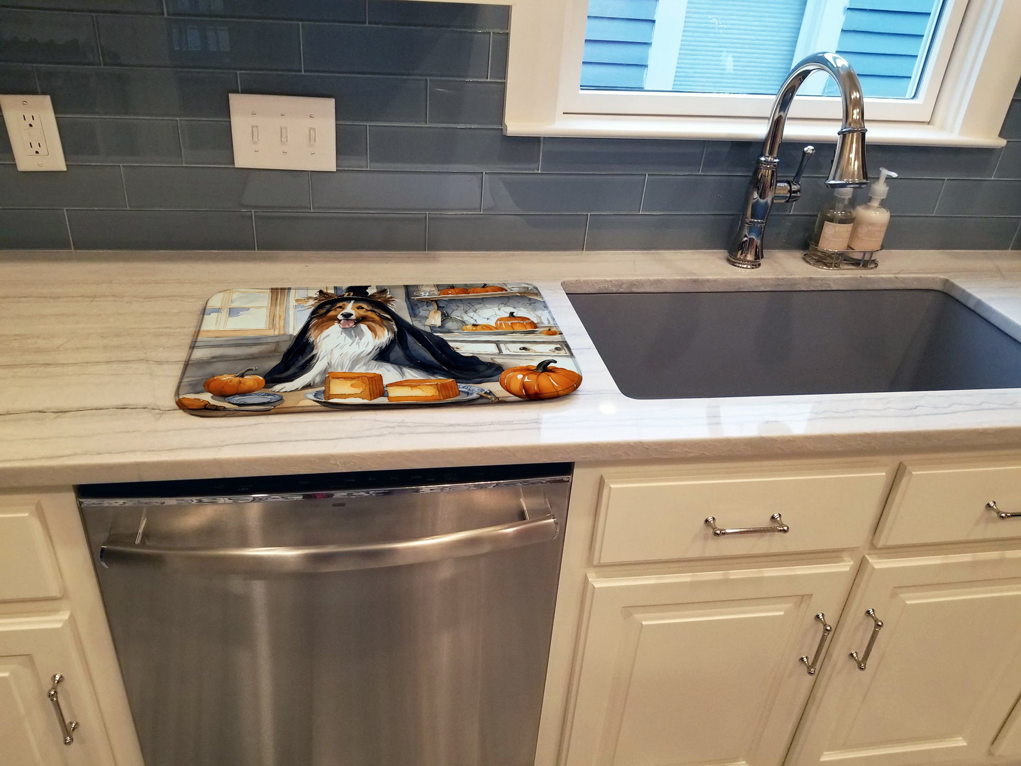 Caroline's Treasures Sheltie Fall Kitchen Pumpkins Dish Drying Mat