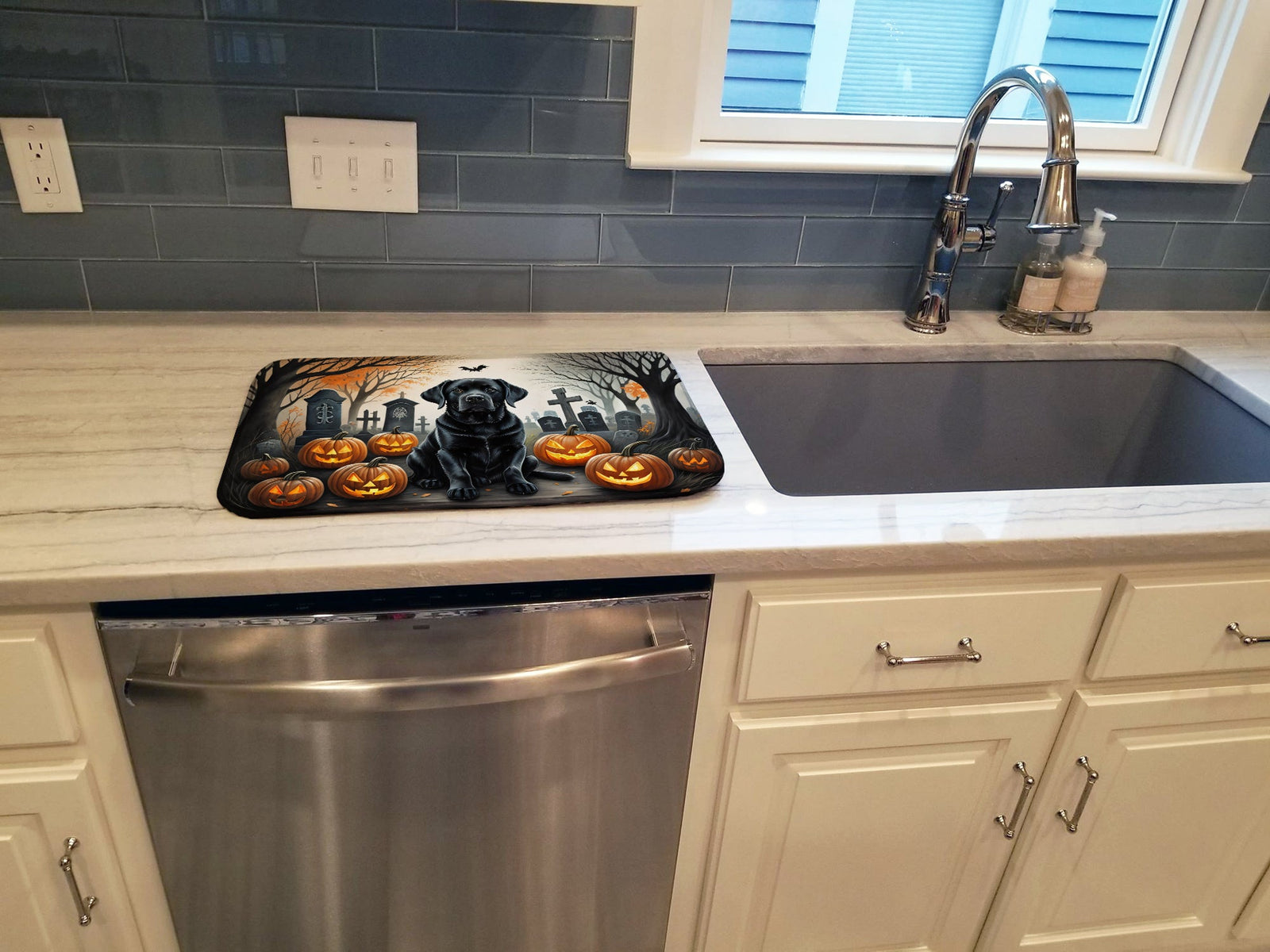 Caroline's Treasures Black Labrador Retriever Spooky Halloween Dish Drying Mat