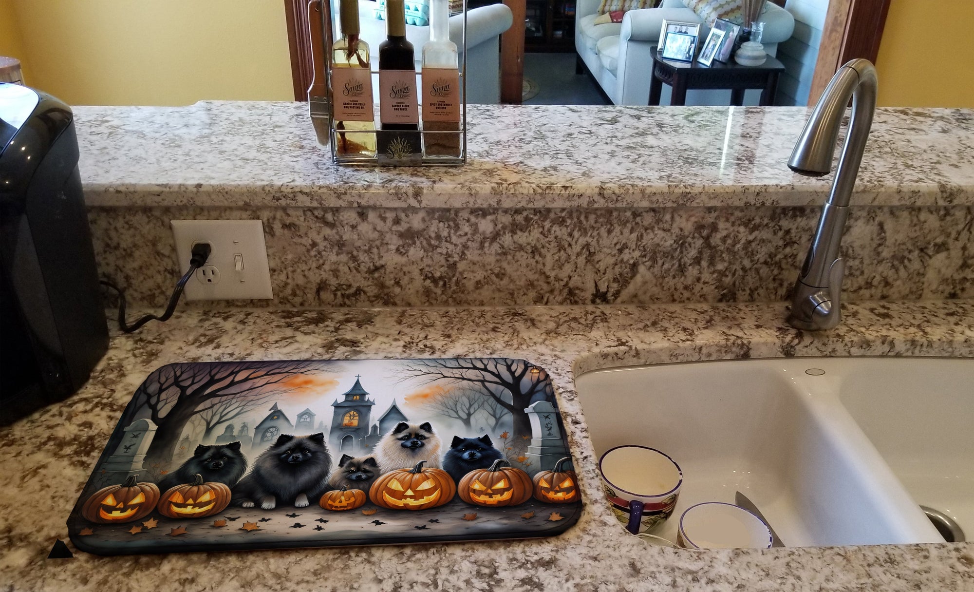 Caroline's Treasures Keeshond Spooky Halloween Dish Drying Mat