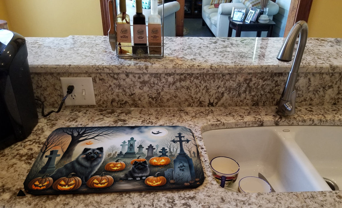 Caroline's Treasures Keeshond Spooky Halloween Dish Drying Mat