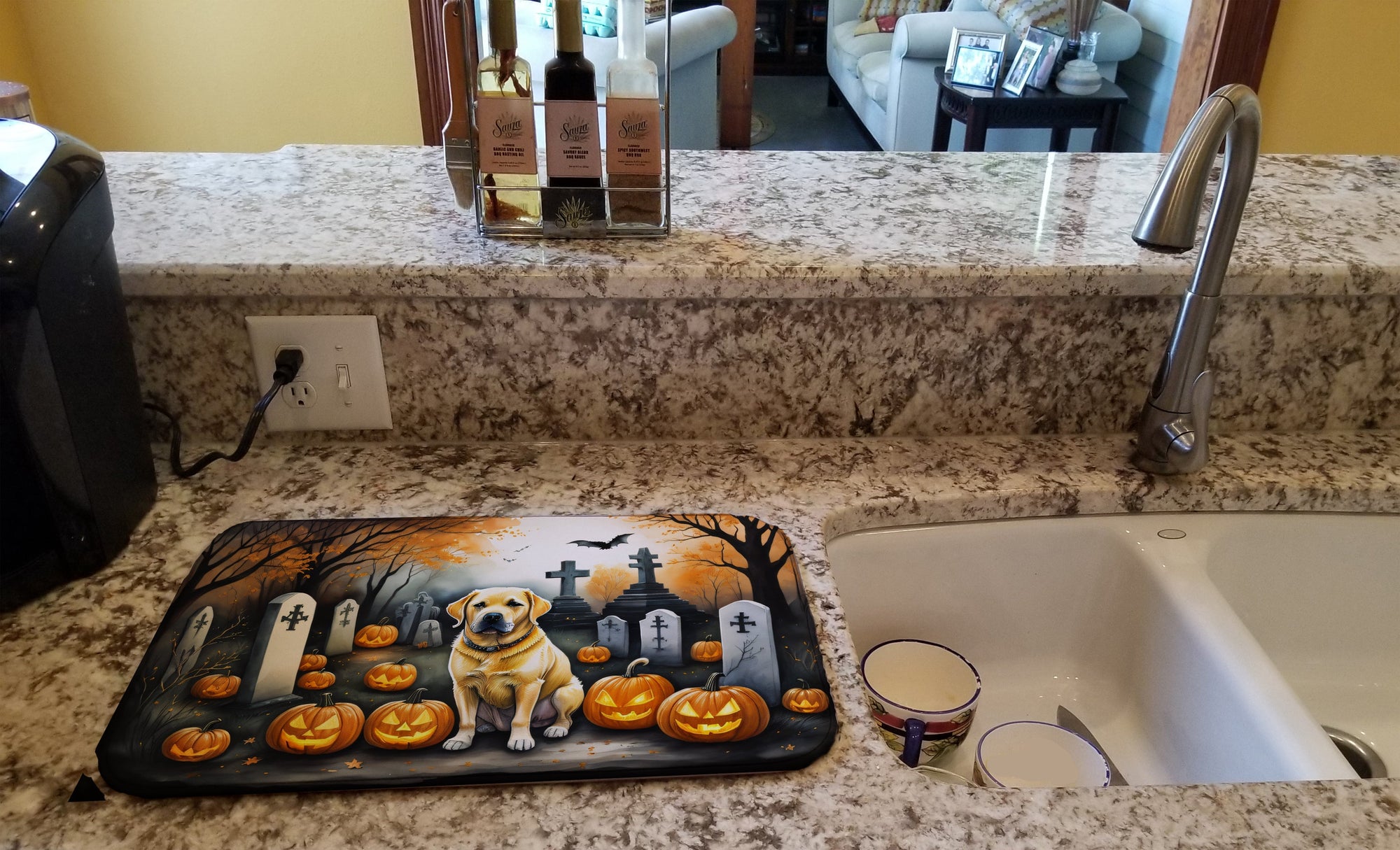 Caroline's Treasures Yellow Labrador Retriever Spooky Halloween Dish Drying Mat
