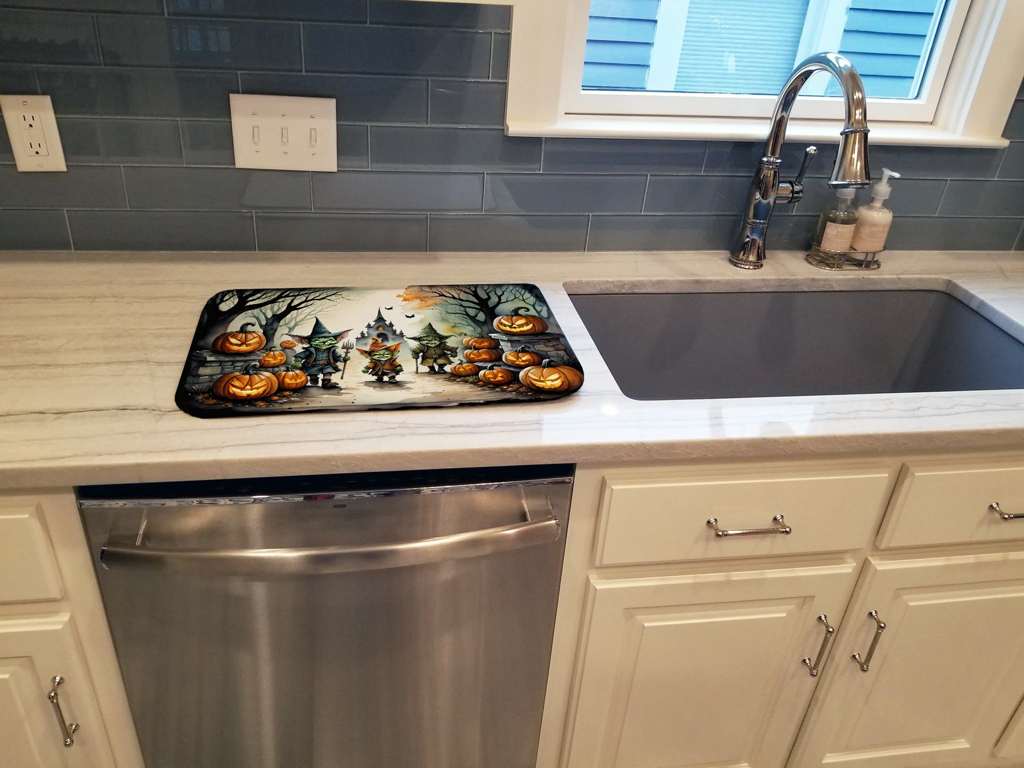 Caroline's Treasures Goblins Spooky Halloween Dish Drying Mat