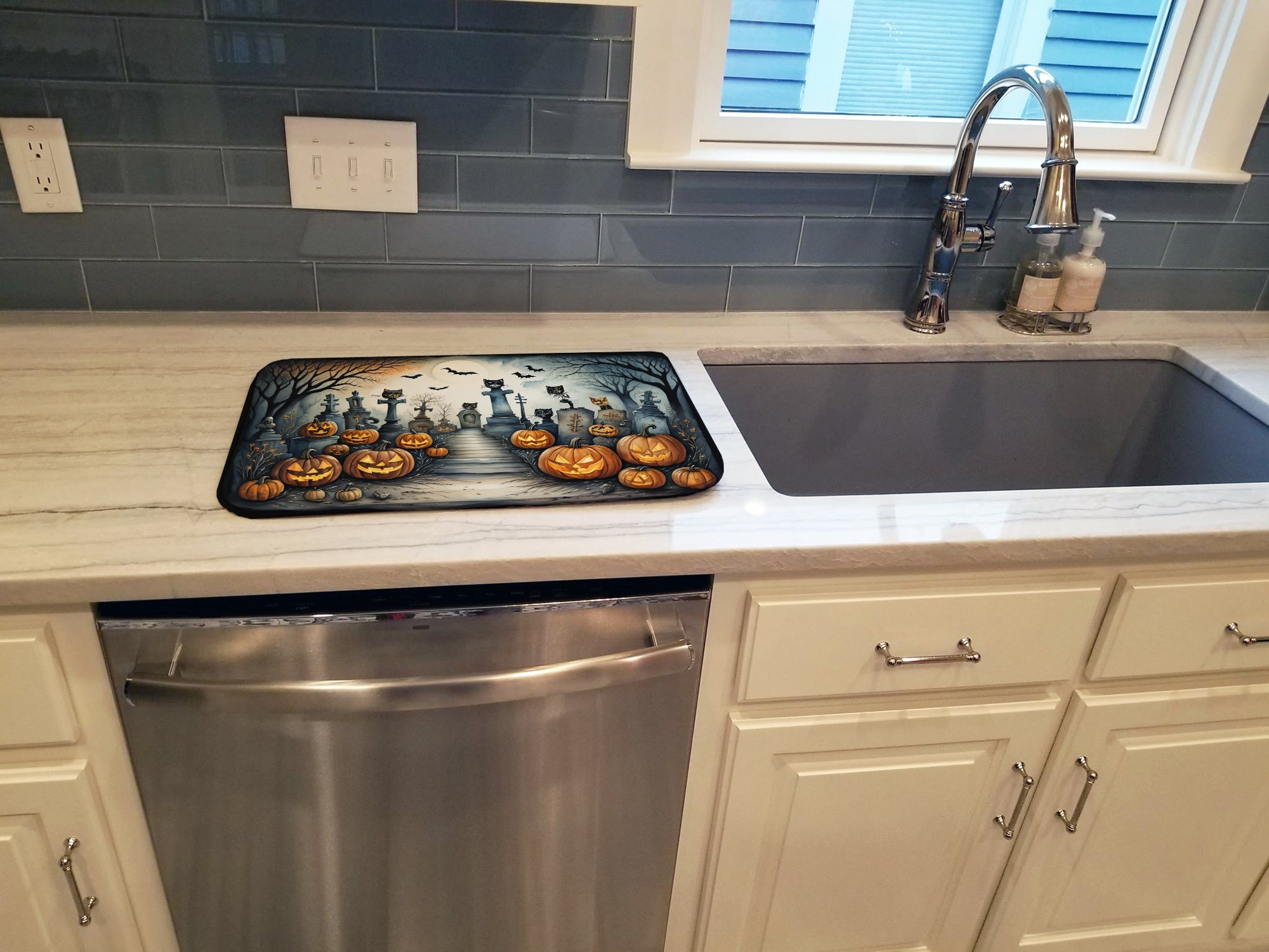 Caroline's Treasures Cat Cemetery Spooky Halloween Dish Drying Mat