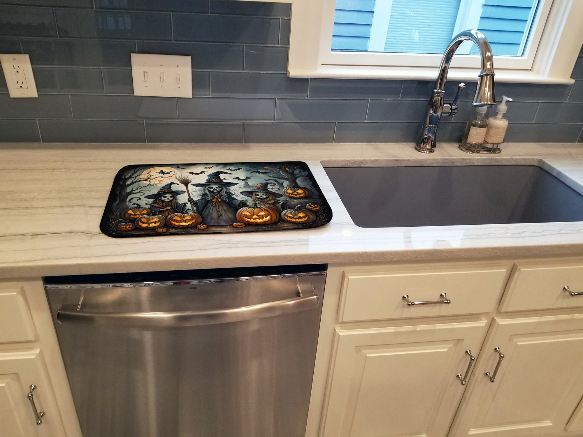 Caroline's Treasures Witches Spooky Halloween Dish Drying Mat