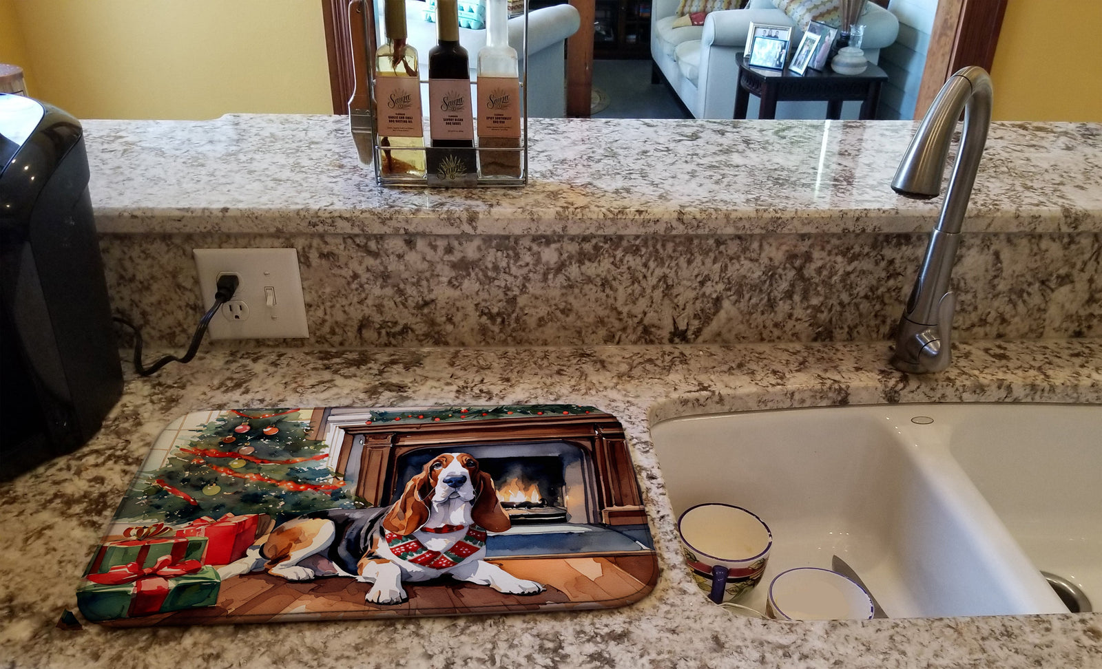 Caroline's Treasures Basset Hound Cozy Christmas Dish Drying Mat