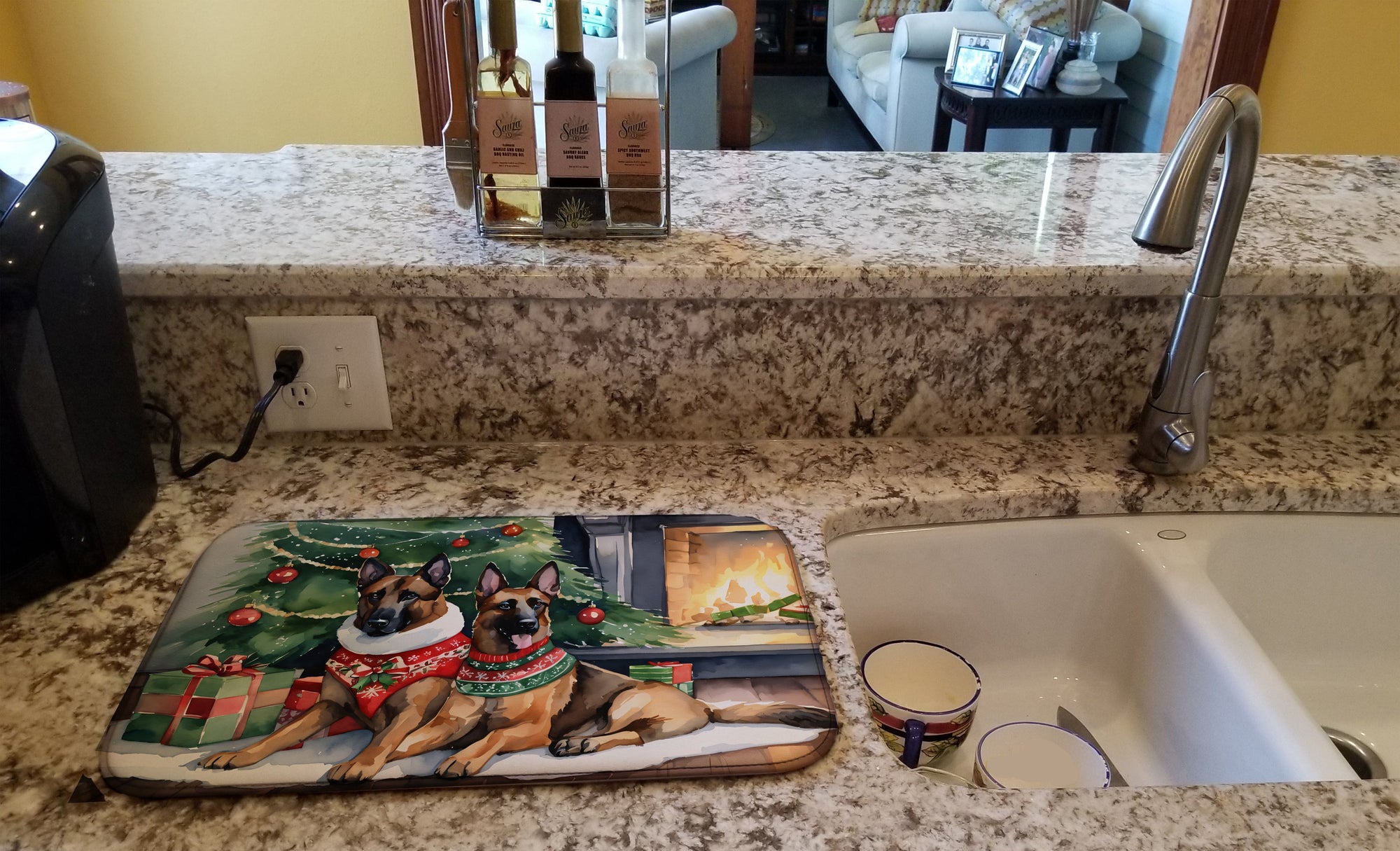 Caroline's Treasures Belgian Malinois Cozy Christmas Dish Drying Mat