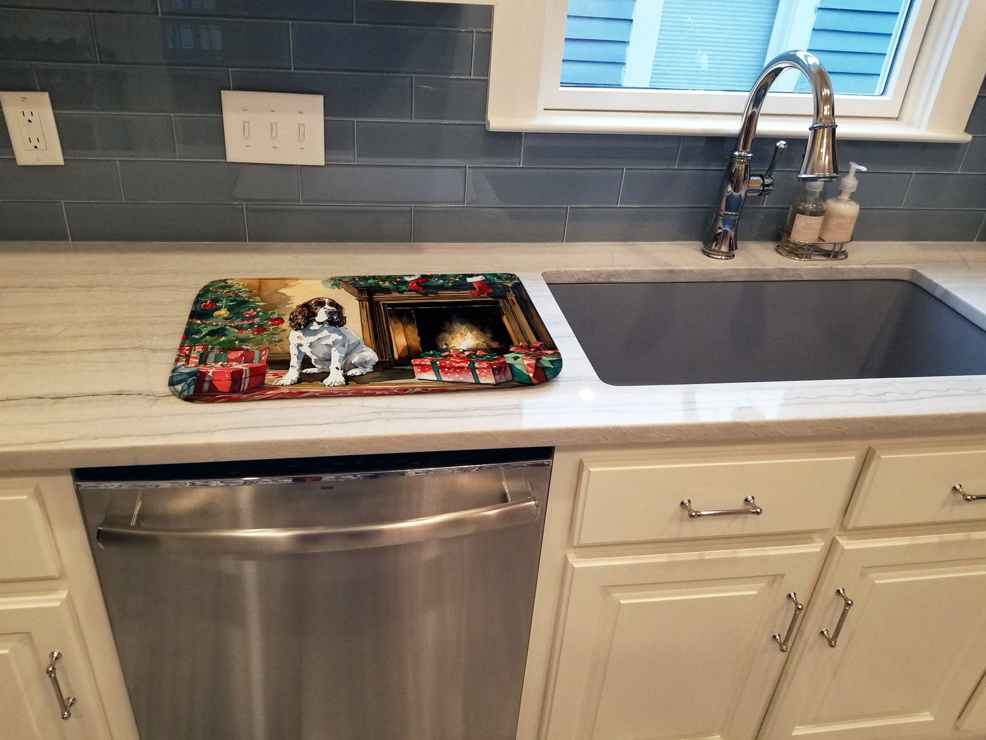 Caroline's Treasures English Springer Spaniel Cozy Christmas Dish Drying Mat