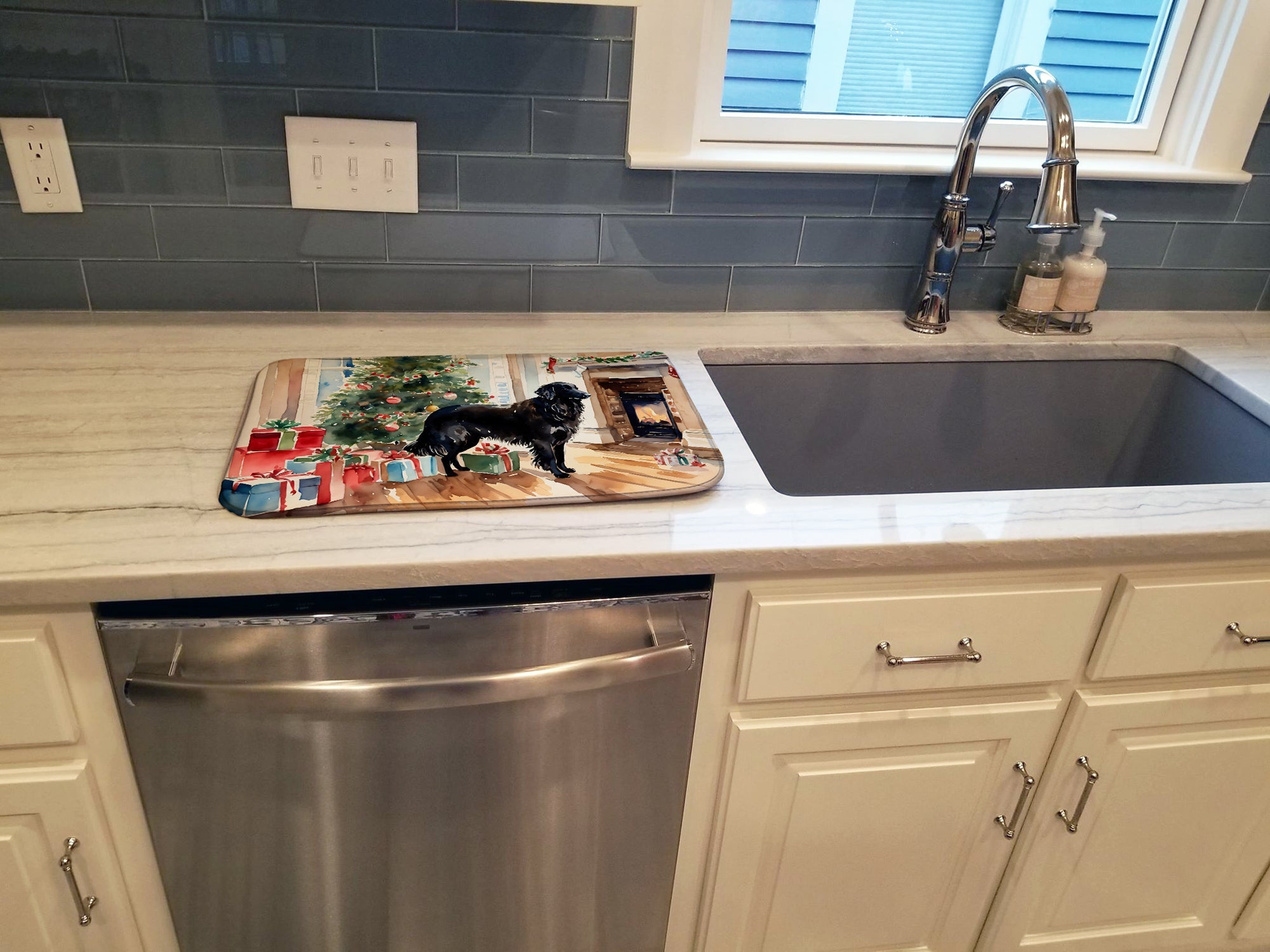 Caroline's Treasures Flat-Coated Retriever Cozy Christmas Dish Drying Mat