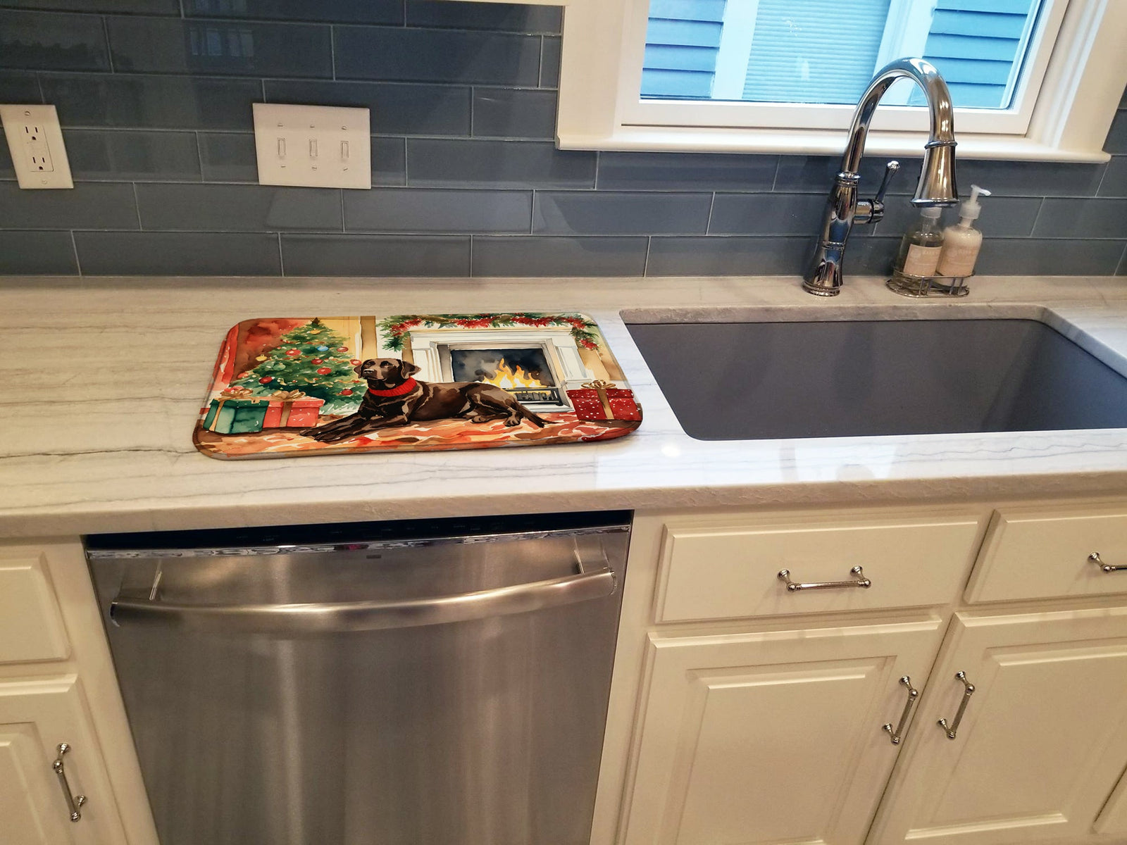 Caroline's Treasures Labrador Retriever Cozy Christmas Dish Drying Mat