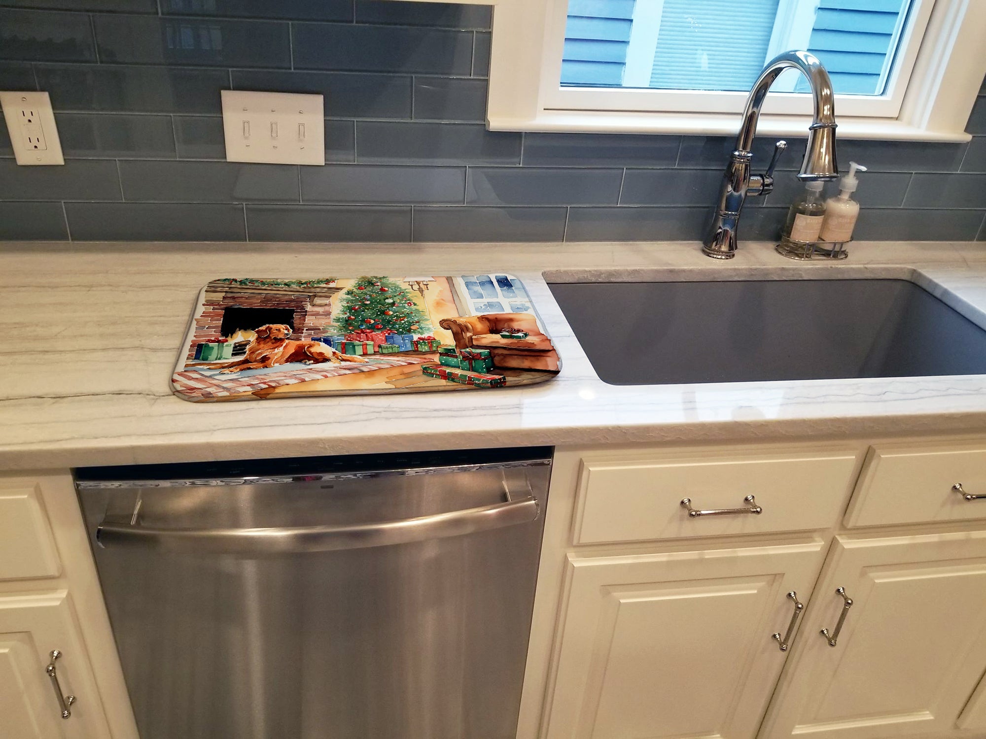 Caroline's Treasures Nova Scotia Duck Tolling Retriever Cozy Christmas Dish Drying Mat