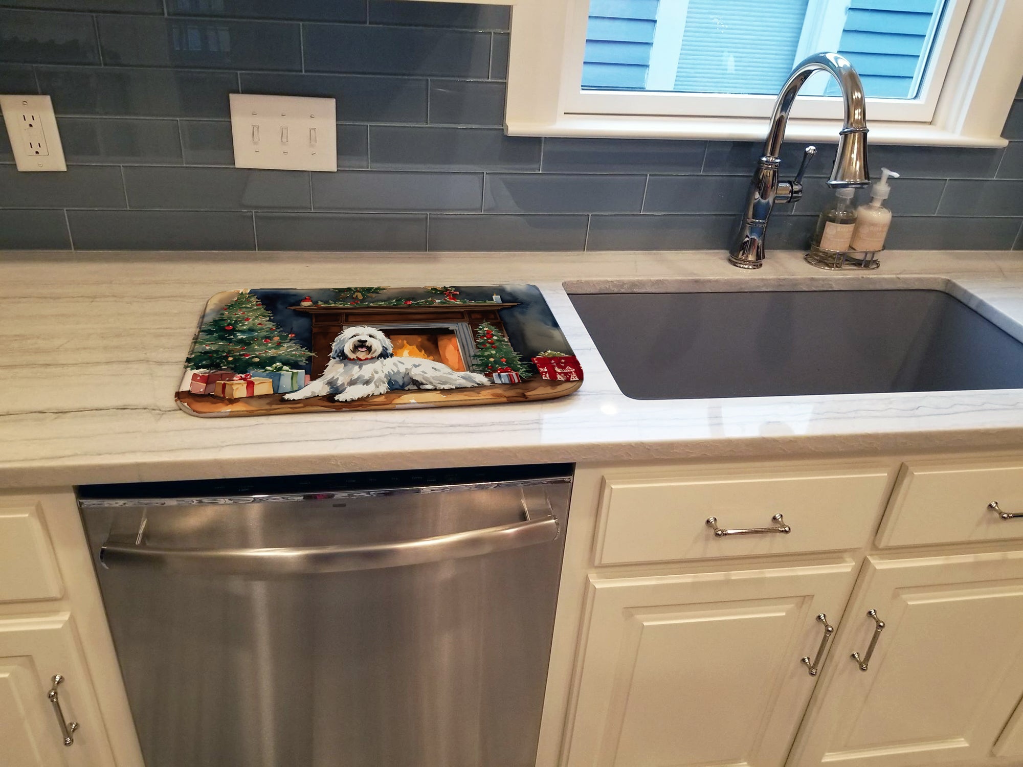 Caroline's Treasures Old English Sheepdog Cozy Christmas Dish Drying Mat