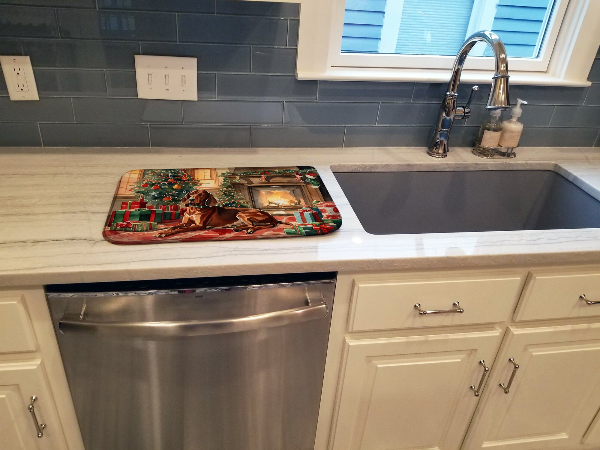 Caroline's Treasures Redbone Coonhound Cozy Christmas Dish Drying Mat