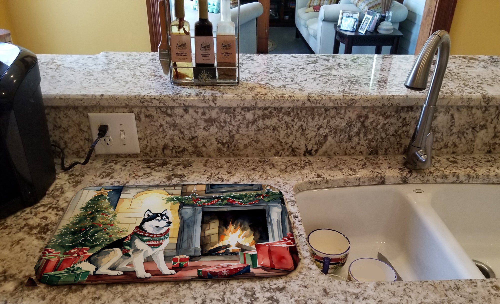 Caroline's Treasures Siberian Husky Cozy Christmas Dish Drying Mat