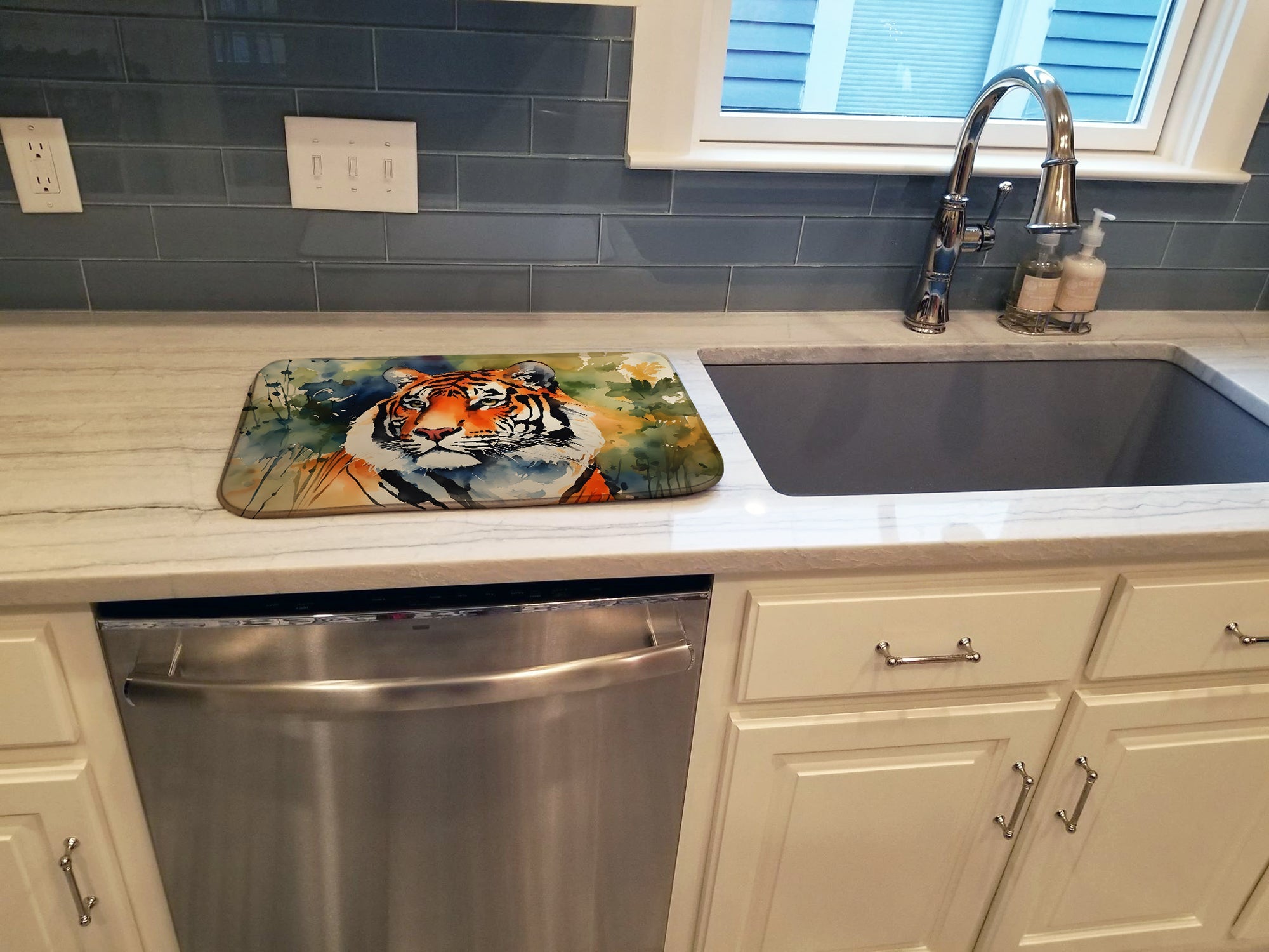Caroline's Treasures Tiger Dish Drying Mat