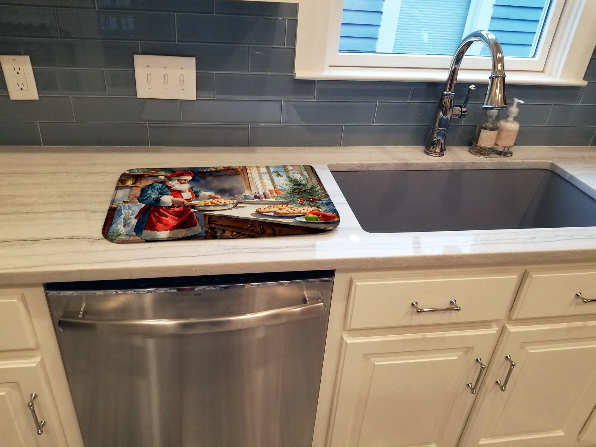 Caroline's Treasures Cookies with Santa Claus Babbo Natale Dish Drying Mat