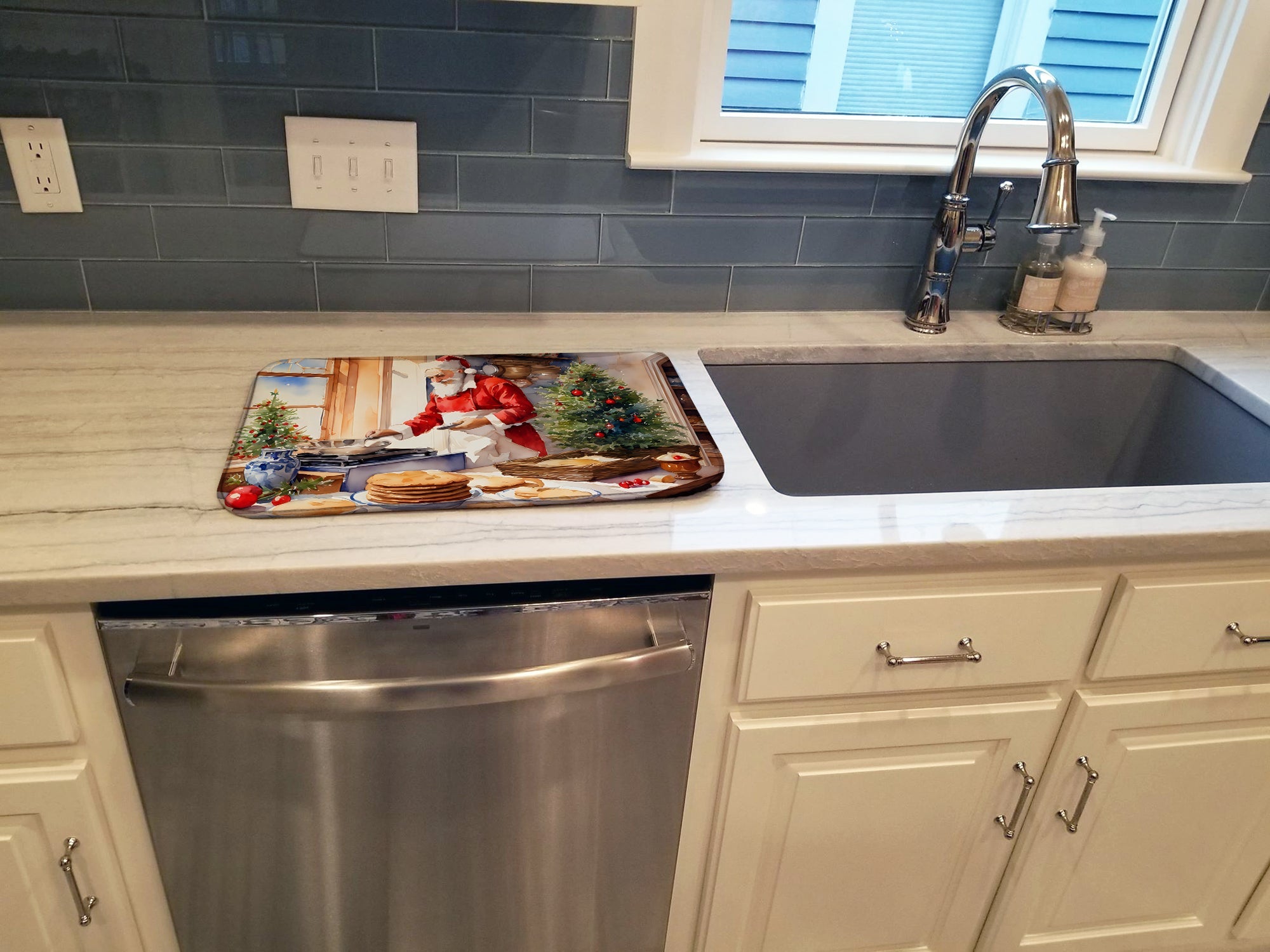 Caroline's Treasures Cookies with Santa Claus Babbo Natale Dish Drying Mat