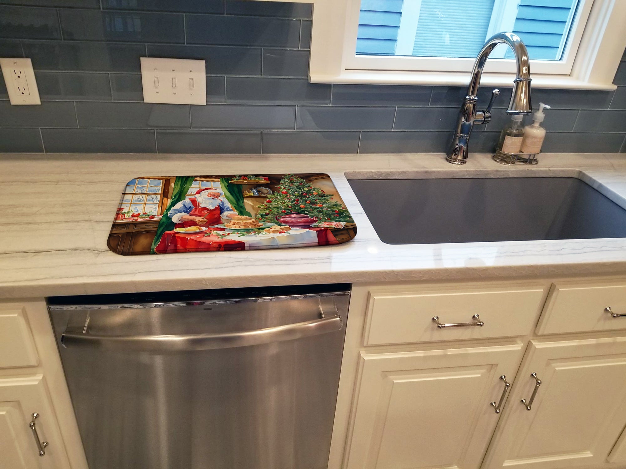 Caroline's Treasures Cookies with Santa Claus Papa Noel Dish Drying Mat