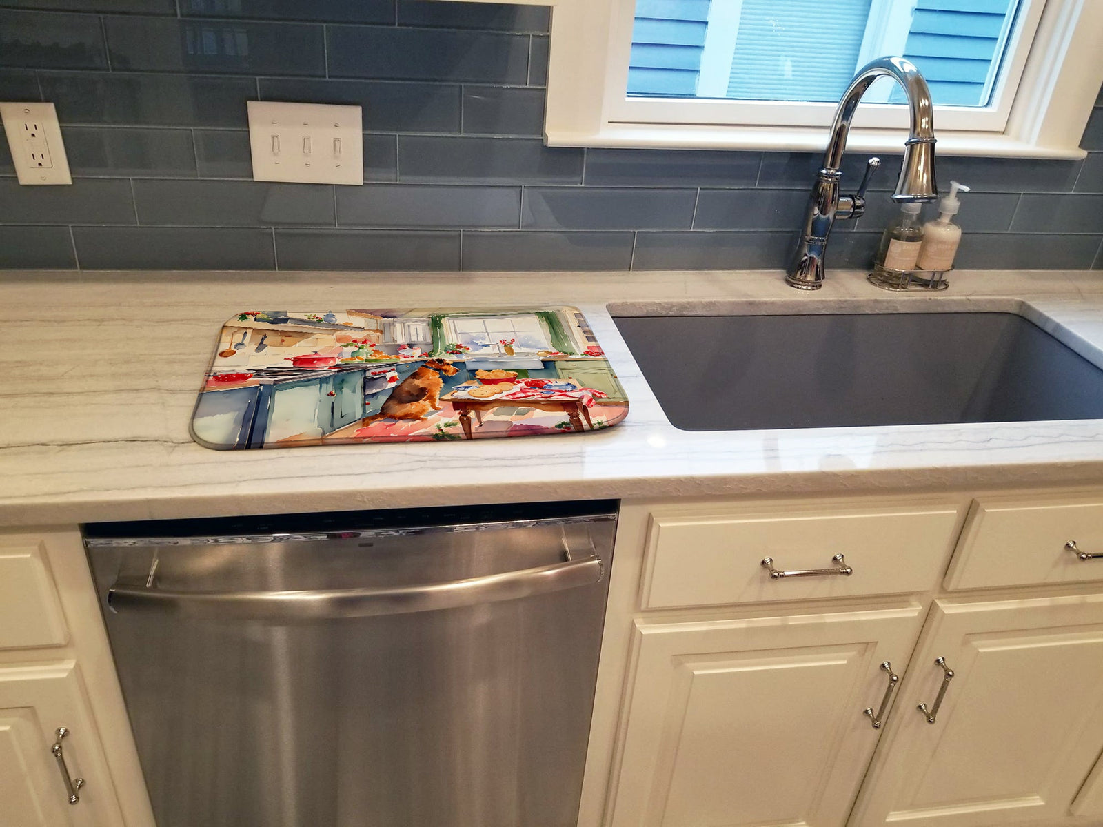 Caroline's Treasures Airedale Terrier Christmas Cookies Dish Drying Mat