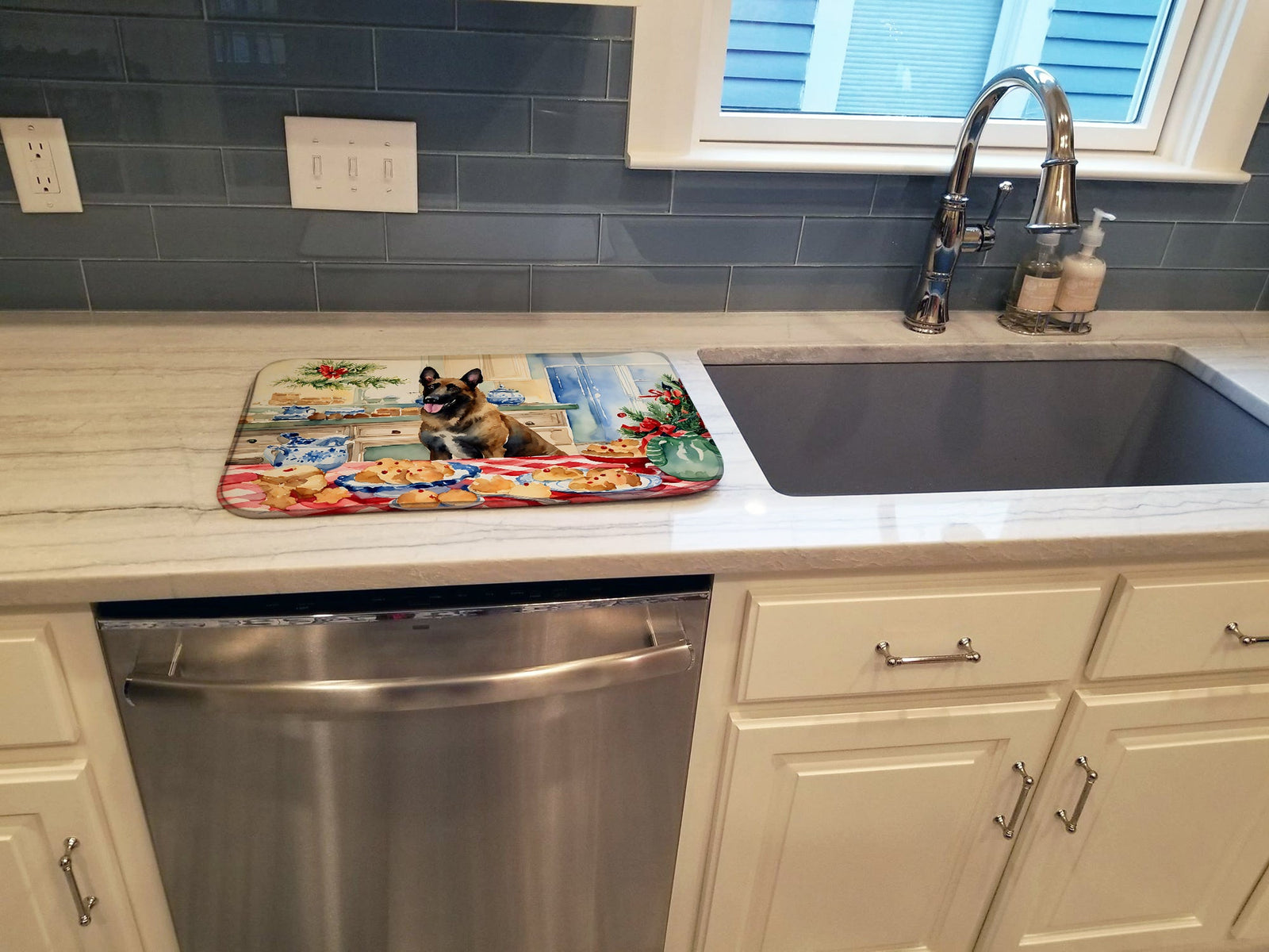 Caroline's Treasures Belgian Malinois Christmas Cookies Dish Drying Mat