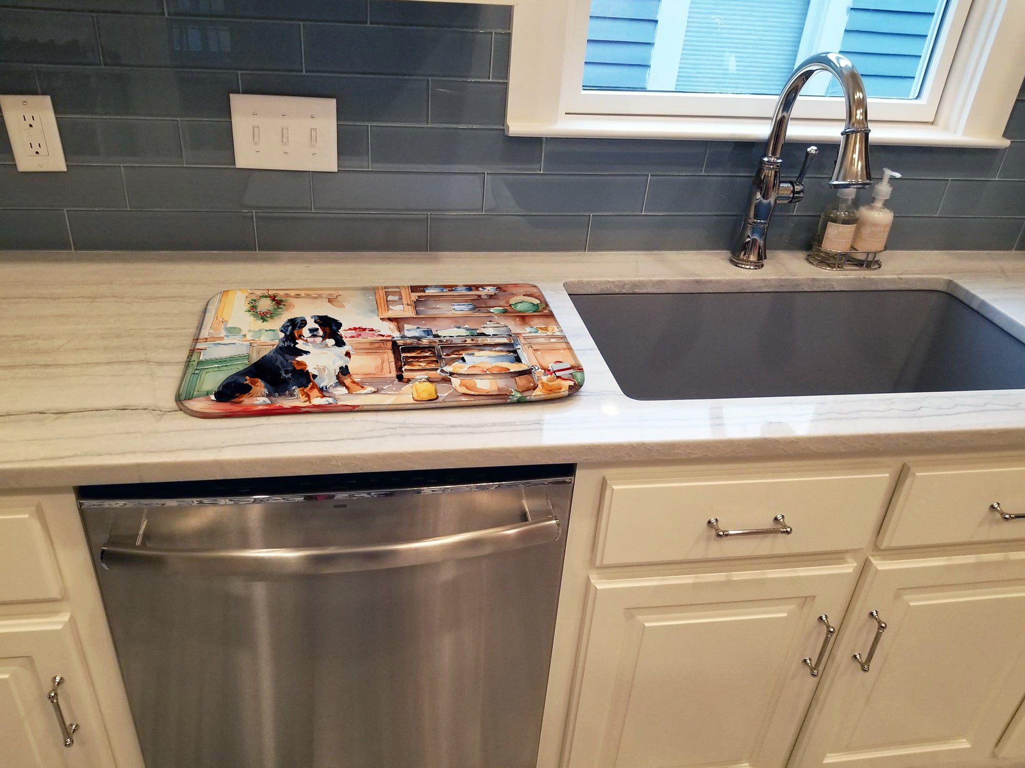 Caroline's Treasures Bernese Mountain Dog Christmas Cookies Dish Drying Mat