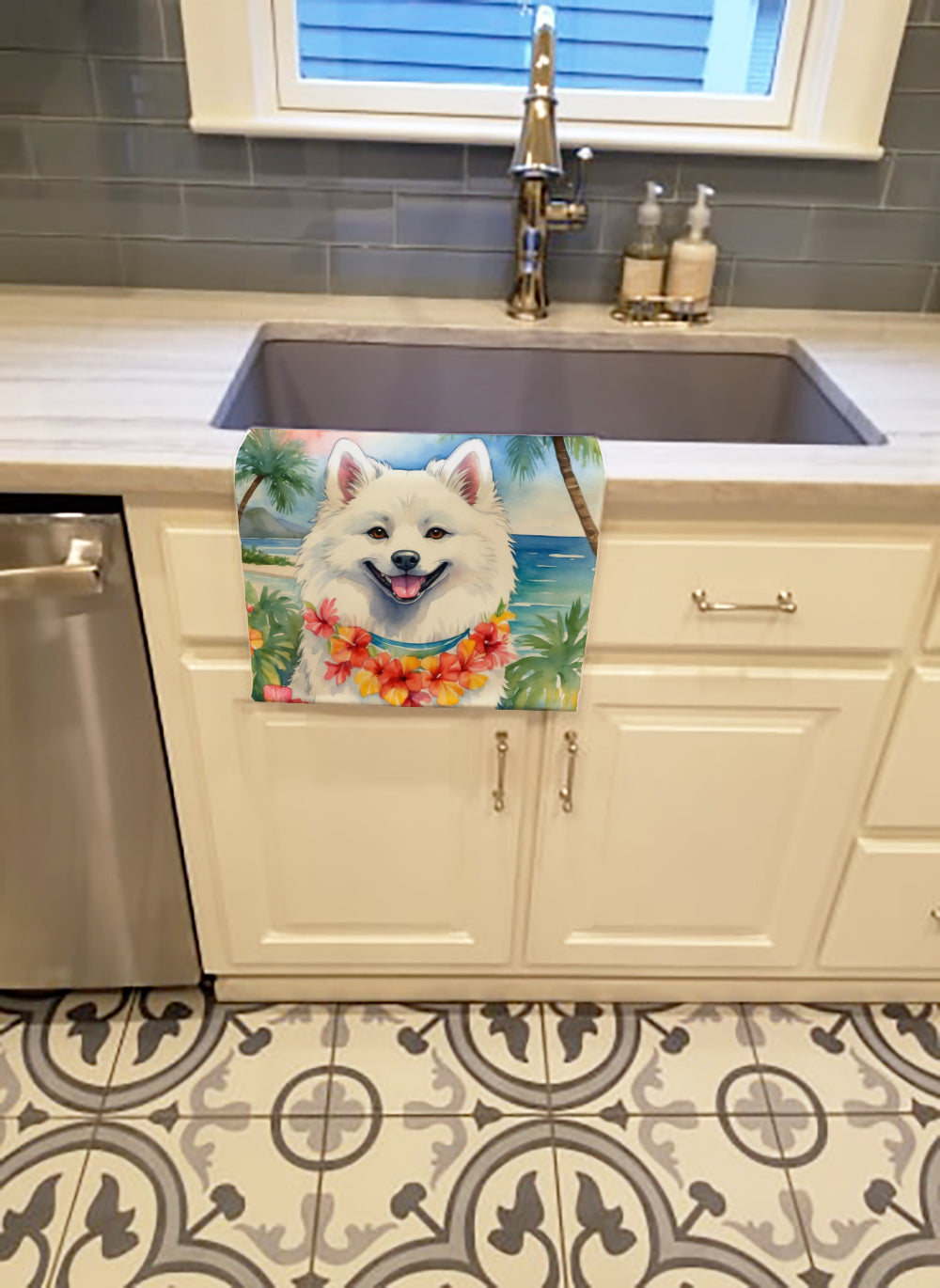 Caroline's Treasures American Eskimo Luau Kitchen Towel