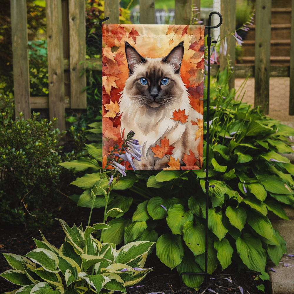 Caroline's Treasures Balinese Cat Fall Garden Flag - Cat in Fall Leaves - Cat-Themed Seasonal Yard Decor
