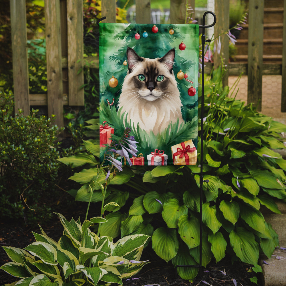 Caroline's Treasures Balinese Christmas Garden Flag - Cat by the Christmas Tree - Cat-Themed Holiday Yard Decor