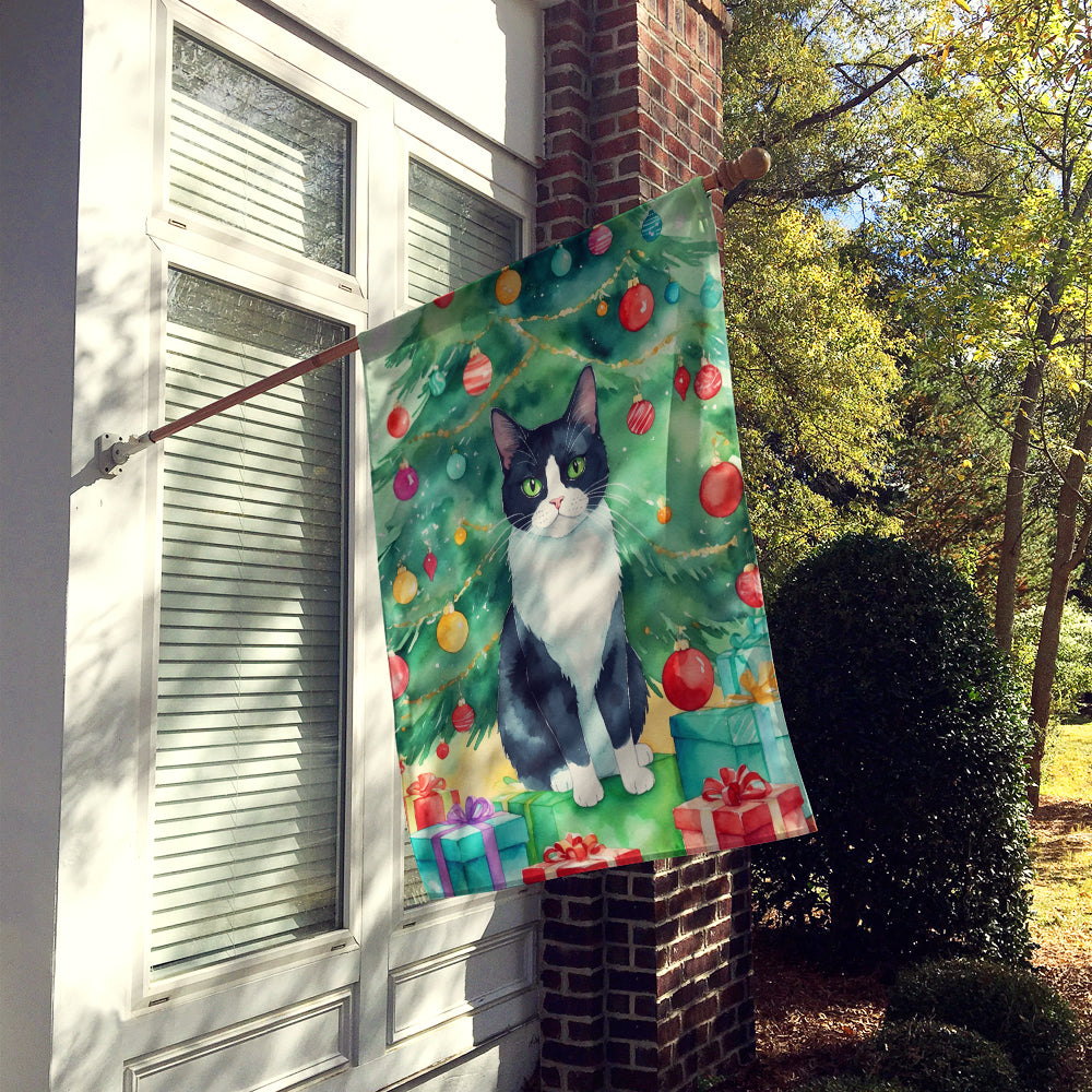 Caroline's Treasures Chantilly Tiffany Cat By the Christmas Tree House Flag