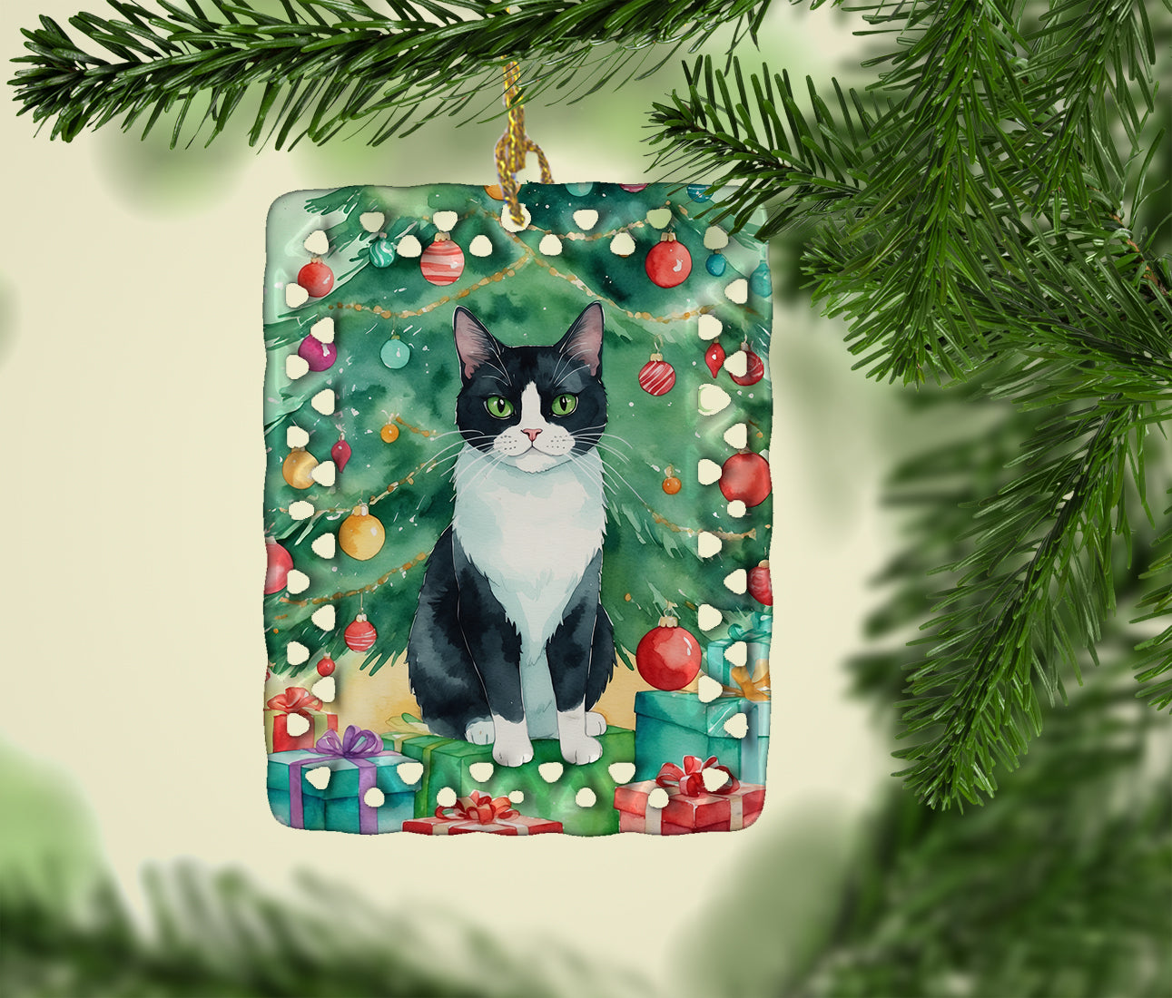 Caroline's Treasures Chantilly Tiffany Cat By the Christmas Tree Porcelain Ornament