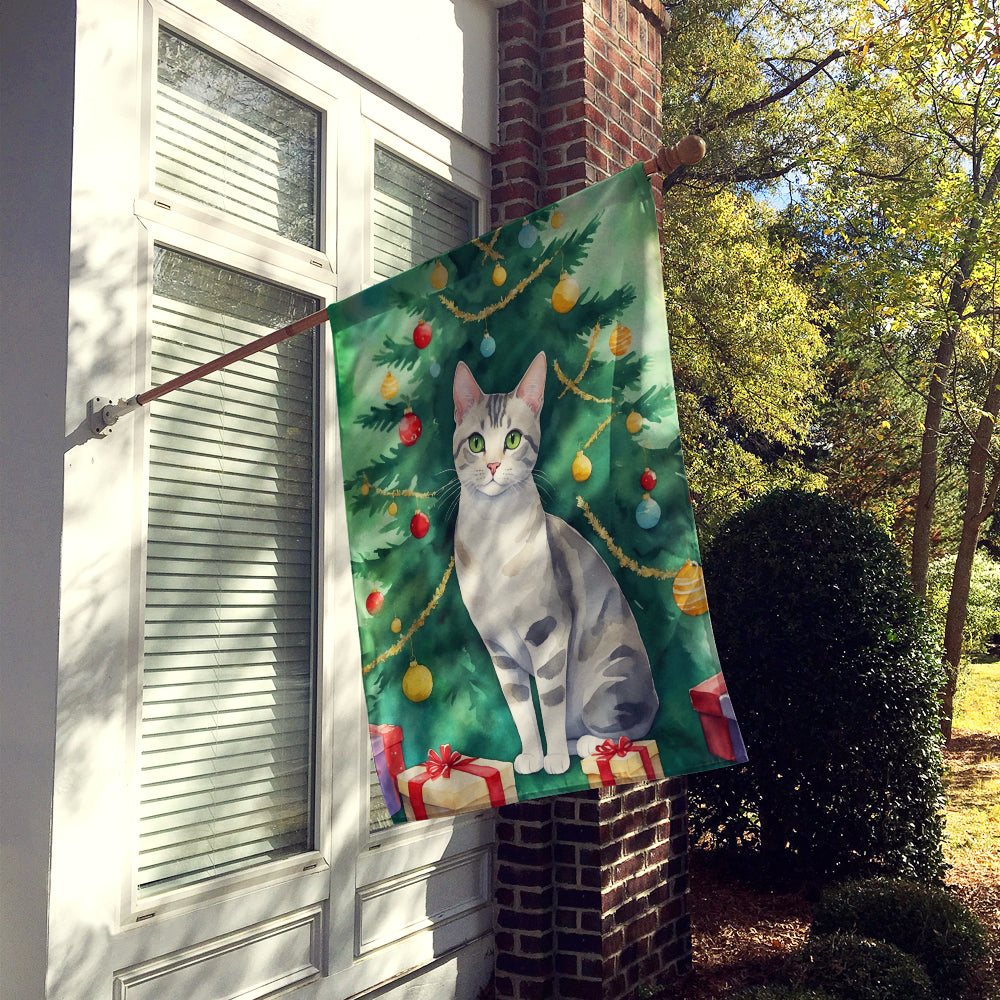 Caroline's Treasures European Shorthair Cat By the Christmas Tree House Flag