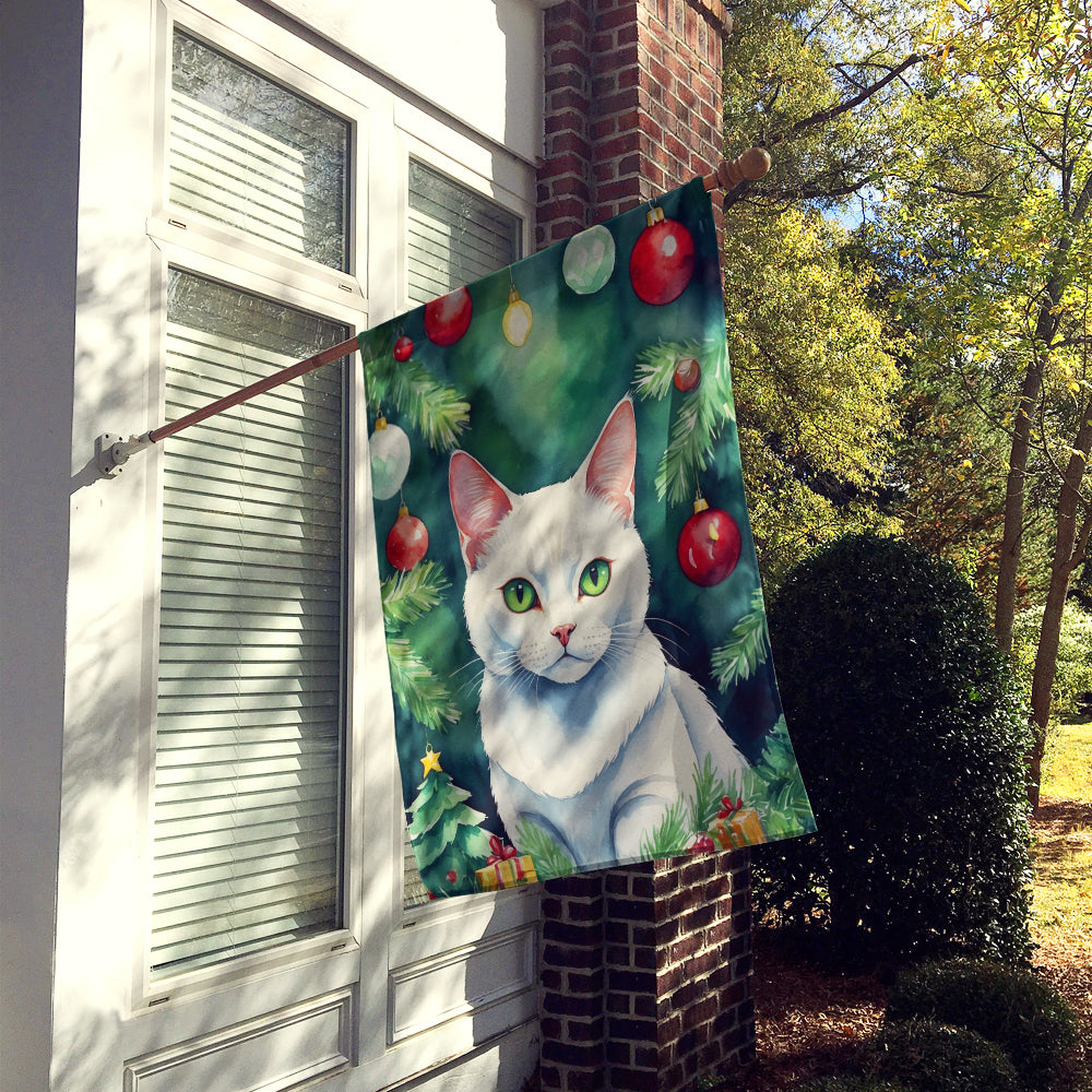 Caroline's Treasures Khao Manee Cat By the Christmas Tree House Flag