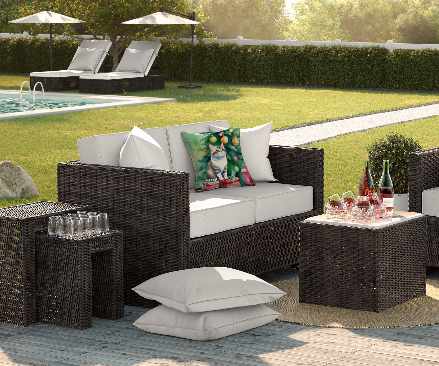 Caroline's Treasures Li Hua Cat By the Christmas Tree Throw Pillow