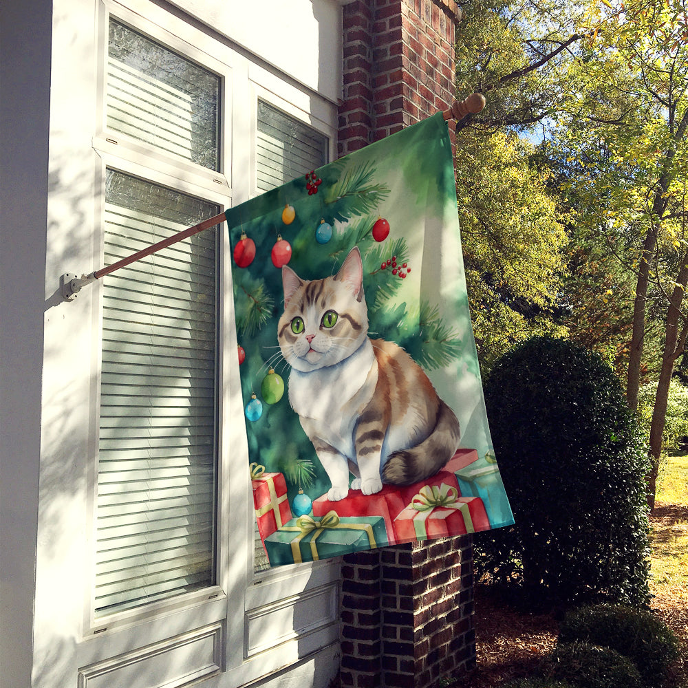 Caroline's Treasures Munchkin Cat By the Christmas Tree House Flag