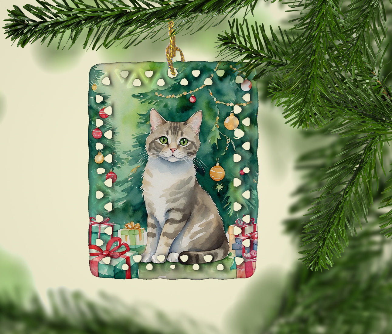 Caroline's Treasures Pudelkatze Cat By the Christmas Tree Porcelain Ornament