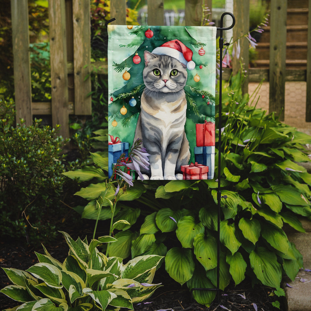 Caroline's Treasures Scottish Fold Christmas Garden Flag - Cat by the Christmas Tree - Cat-Themed Holiday Yard Decor