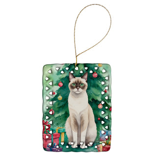 Caroline's Treasures Snowshoe Cat By the Christmas Tree Porcelain Ornament