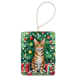 Caroline's Treasures Toyger Cat By the Christmas Tree Porcelain Ornament