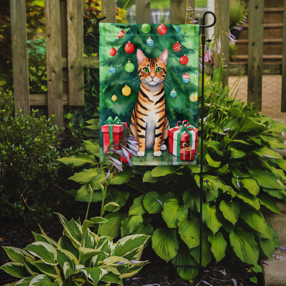 Caroline's Treasures Toyger Christmas Garden Flag - Cat by the Christmas Tree - Cat-Themed Holiday Yard Decor