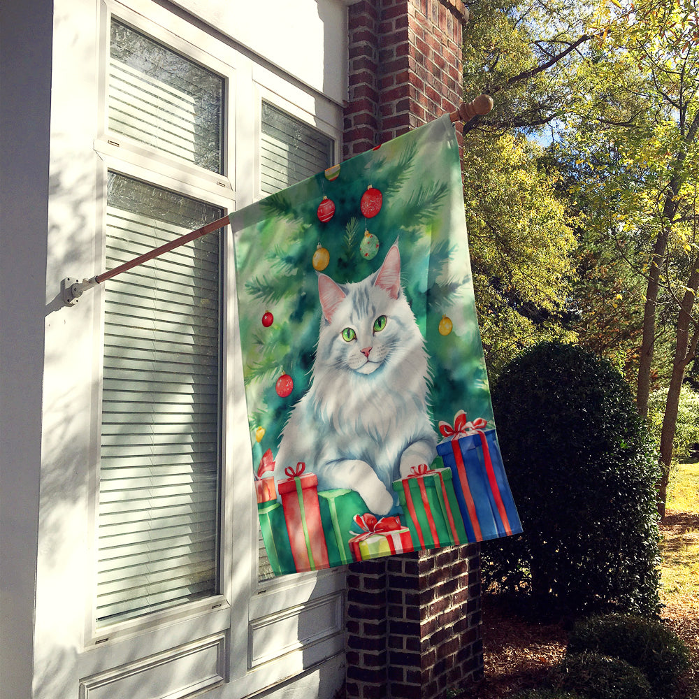 Caroline's Treasures Turkish Angora Cat By the Christmas Tree House Flag