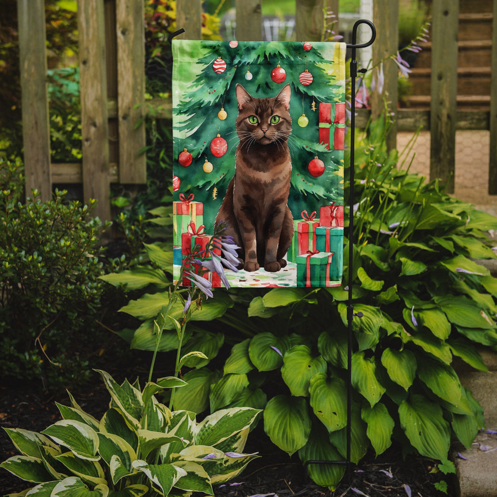 Caroline's Treasures York Chocolate Christmas Garden Flag - Cat by the Christmas Tree - Cat-Themed Holiday Yard Decor