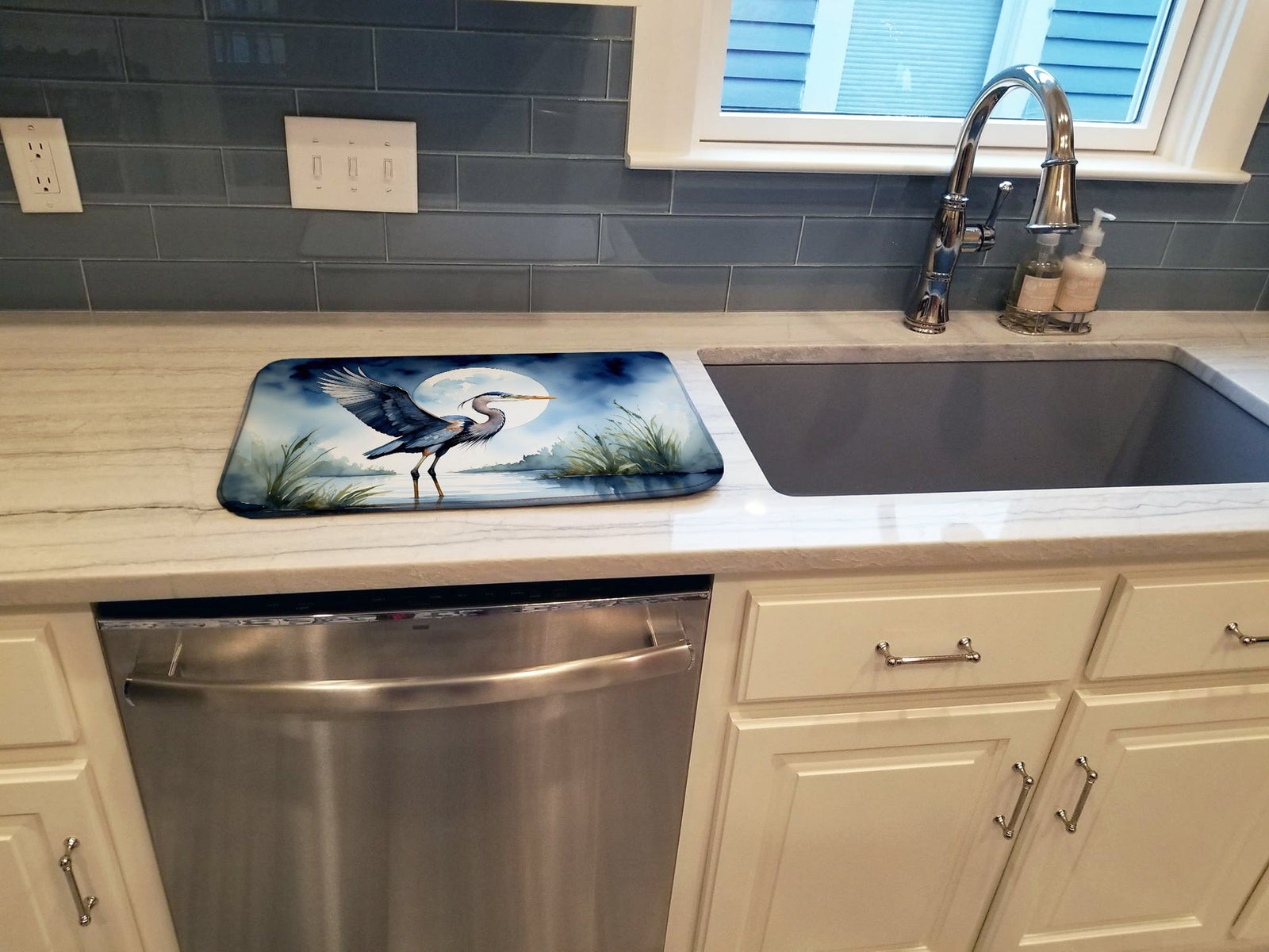Caroline's Treasures Blue Heron Under the Moonlight Dish Drying Mat