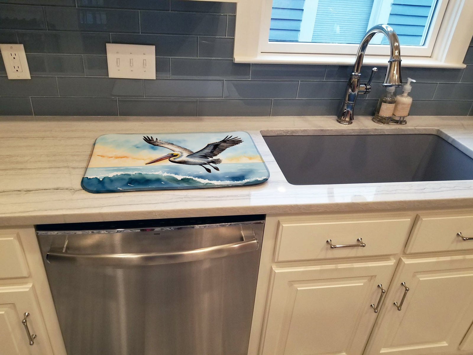 Caroline's Treasures Pelican Soaring Dish Drying Mat