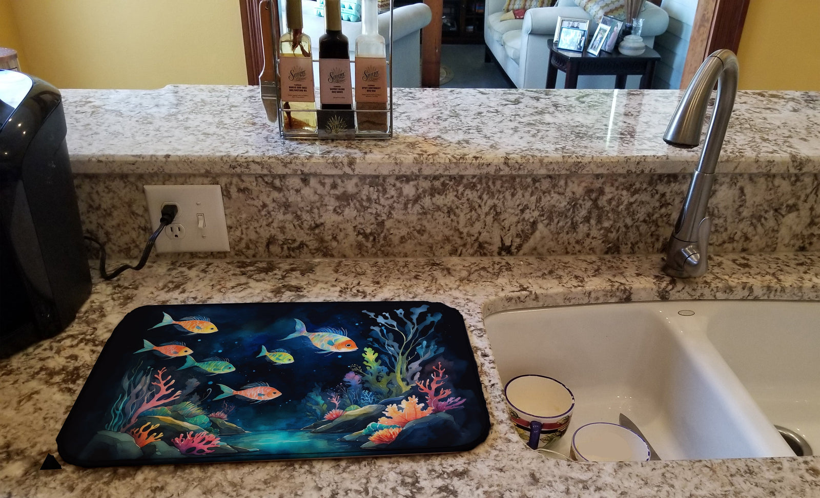 Caroline's Treasures Bioluminescent Fish Dish Drying Mat