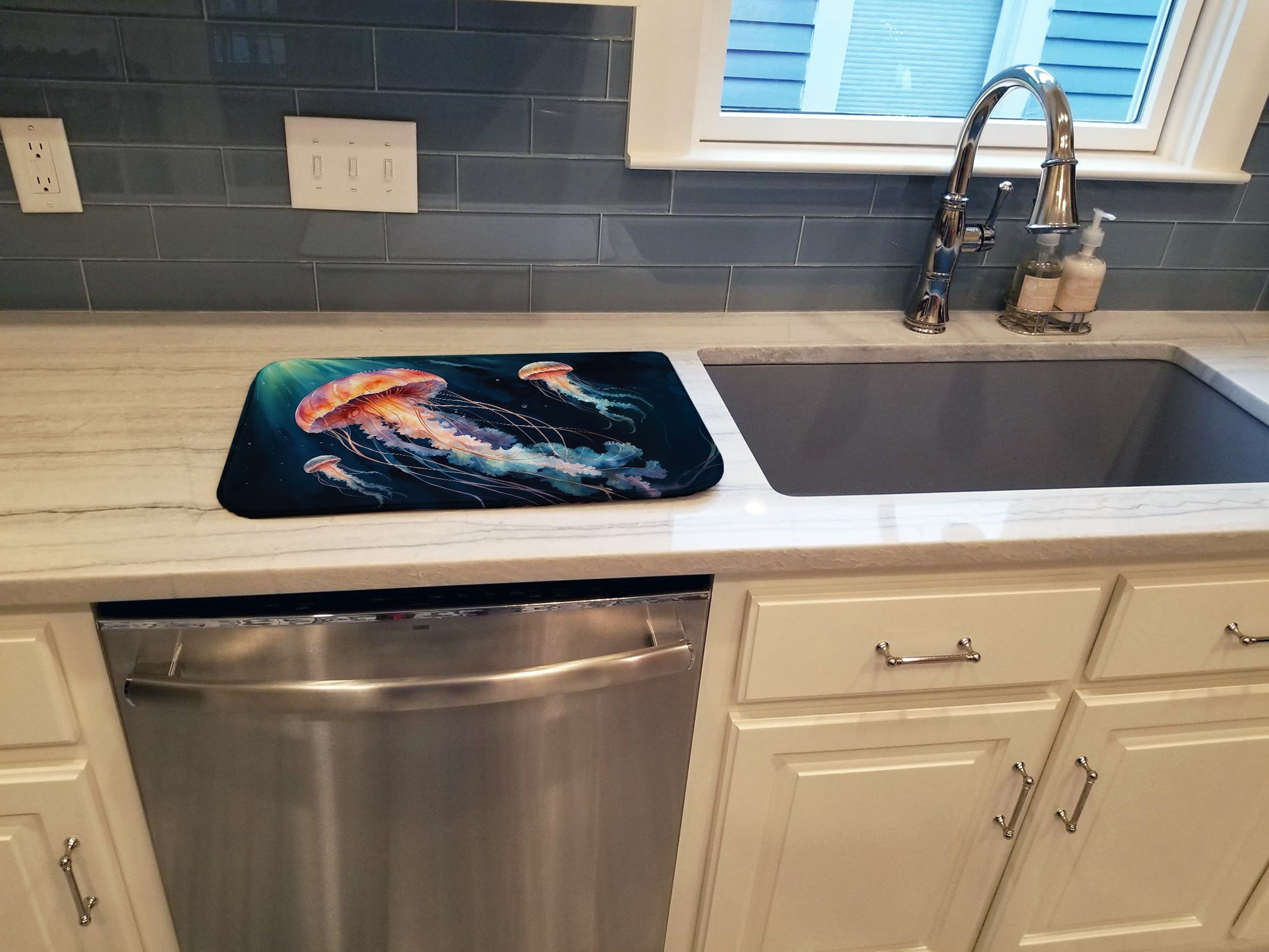 Caroline's Treasures Deep-Sea Jellyfish Dish Drying Mat